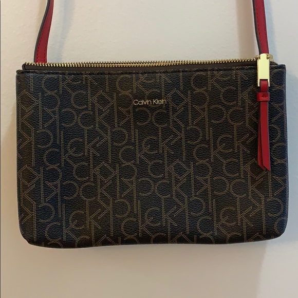 Calvin Klein cross body pouch! Worn 3 times! - Picture 2 of 3